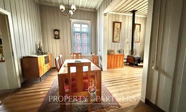 Linda casa antigua en sector comercial