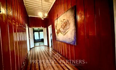 Linda casa antigua en sector comercial