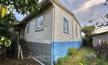 Linda casa antigua en sector comercial