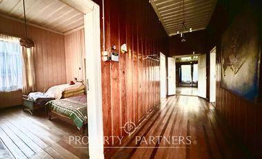 Linda casa antigua en sector comercial