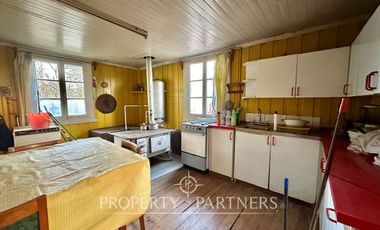 Linda casa antigua en sector comercial