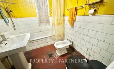 Linda casa antigua en sector comercial