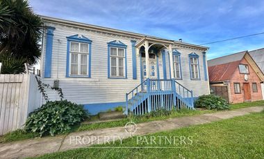 Linda casa antigua en sector comercial