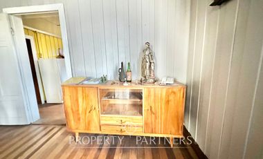 Linda casa antigua en sector comercial