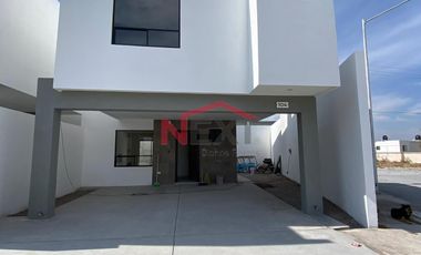 CASA EN PREVENTA AL ORIENTE CON ACABADOS DE LUJO Y CERCANÍA A PRINCIPALES PLAZAS COMERCIALES