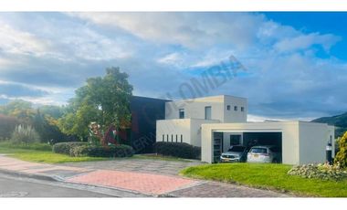 VENDO MAGNIFICA CASA EN LA CALERA