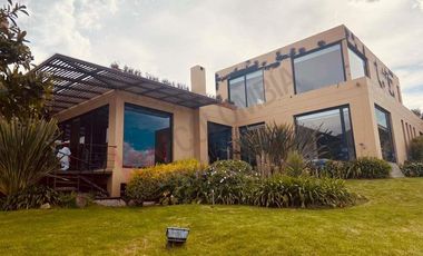 VENDO GRANDIOSA CASA EN LA CALERA