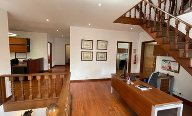 Excepcional Casa Colonial Ubicada En El Prestigioso Barrio De Quinta Camacho