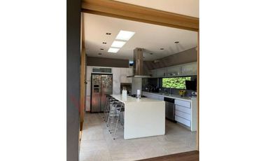 VENDO CASA LA CALERA DISEÑO ÚNICO