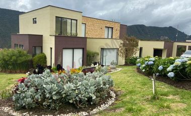 MAGNIFICA CASA EN LA CALERA CUNDINAMARCA