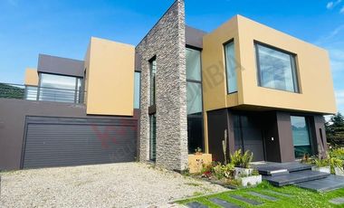 VENDO ESPECTACULAR CASA EN LA CALERA