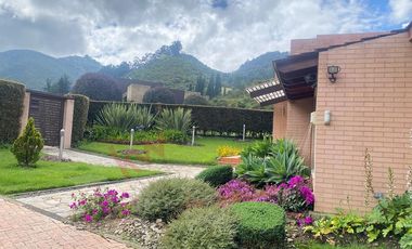 Renta Espectacular Casa Campestre Amoblada 356m2 en un solo nivel más altillo