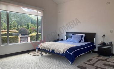 Renta Espectacular Casa Campestre Amoblada 356m2 en un solo nivel más altillo