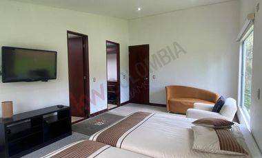 Renta Espectacular Casa Campestre Amoblada 356m2 en un solo nivel más altillo