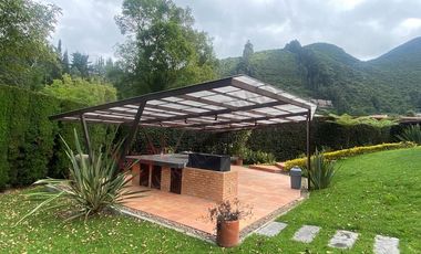 Renta Espectacular Casa Campestre Amoblada 356m2 en un solo nivel más altillo
