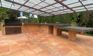 Renta Espectacular Casa Campestre Amoblada 356m2 en un solo nivel más altillo