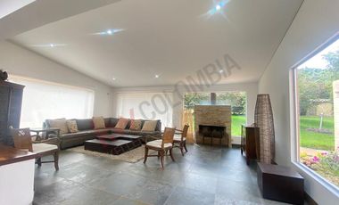Renta Espectacular Casa Campestre Amoblada 356m2 en un solo nivel más altillo
