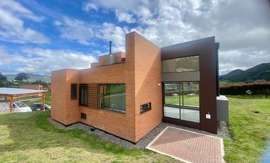 Arriendo - Casa Campestre Para Estrenar En Macadamia, La Calera