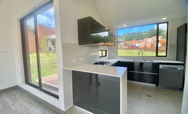 Arriendo - Casa Campestre Para Estrenar En Macadamia, La Calera