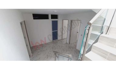 Vendo Casa de tres pisos en Conjunto Campestre Cerrado