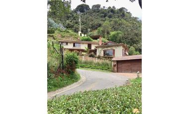 VENDO ESPECTACULAR CASA CAMPESTRE LA CLERA EL HATO.-9297