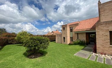 Venta - Hermosa Casa Campestre Con Vista Panorámica En Macadamia, La Calera