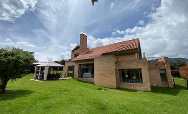 Venta - Hermosa Casa Campestre Con Vista Panorámica En Macadamia, La Calera