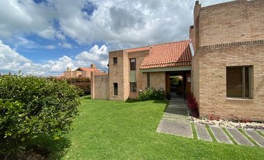 Venta - Hermosa Casa Campestre Con Vista Panorámica En Macadamia, La Calera