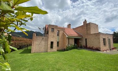Venta - Hermosa Casa Campestre Con Vista Panorámica En Macadamia, La Calera