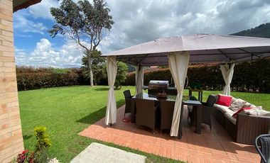 Venta - Hermosa Casa Campestre Con Vista Panorámica En Macadamia, La Calera
