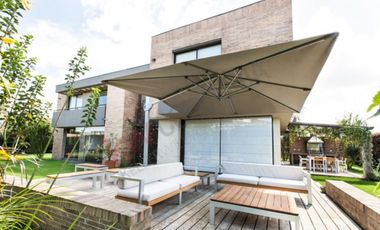 MAGNIFICA CASA MODERNA PERFECTA PARA LA FAMILIA