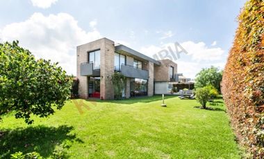 MAGNIFICA CASA MODERNA PERFECTA PARA LA FAMILIA