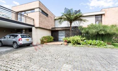 MAGNIFICA CASA MODERNA PERFECTA PARA LA FAMILIA