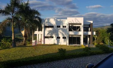 VENDO MAGNIFICA CASA ANAPOIMA