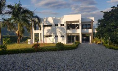 VENDO MAGNIFICA CASA ANAPOIMA