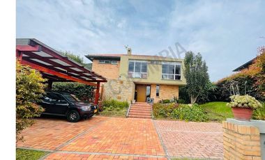 VENDO CASA MACADAMIA LA CALERA