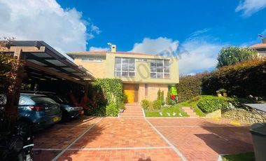 VENDO HERMOSA CASA MACADAMIA LA CALERA