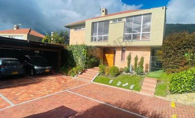 VENDO HERMOSA CASA MACADAMIA LA CALERA