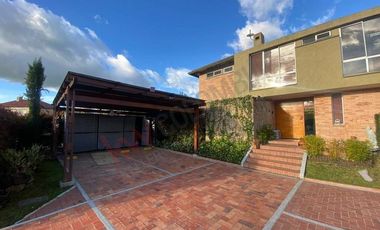 VENDO HERMOSA CASA MACADAMIA LA CALERA