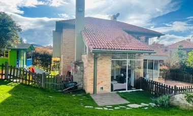 VENDO HERMOSA CASA MACADAMIA LA CALERA