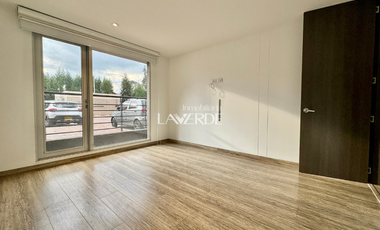 Venta - Apartamento Esquinero En Primer Piso