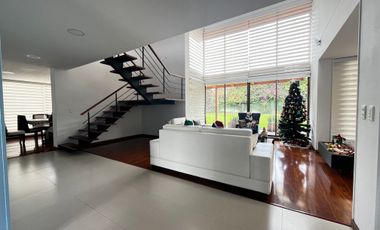 Casa Campestre En Exclusivo Conjunto Con Parcelación Amplia. Cota, Cundinamarca