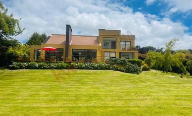 VENDO CASA ESPECTACULAR EN CASA DE CAMPO, LA CALERA