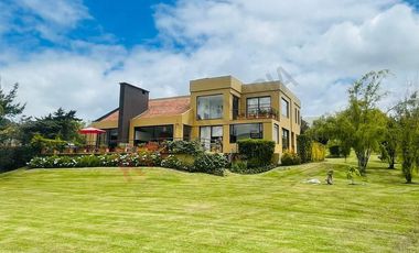 VENDO CASA ESPECTACULAR EN CASA DE CAMPO, LA CALERA