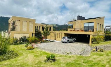 VENDO CASA ESPECTACULAR EN CASA DE CAMPO, LA CALERA