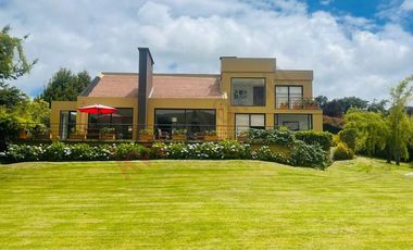 VENDO CASA ESPECTACULAR EN CASA DE CAMPO, LA CALERA