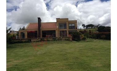 VENDO CASA ESPECTACULAR EN CASA DE CAMPO, LA CALERA