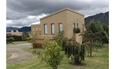 VENDO CASA ESPECTACULAR EN CASA DE CAMPO, LA CALERA