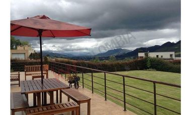 VENDO CASA ESPECTACULAR EN CASA DE CAMPO, LA CALERA