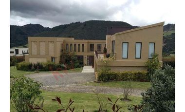 VENDO CASA ESPECTACULAR EN CASA DE CAMPO, LA CALERA
